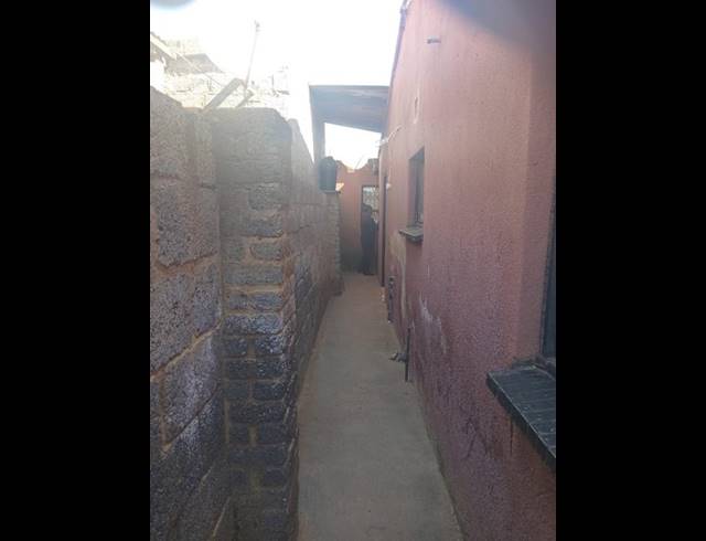 8 BEDROOM HOUSE FOR SALE IN TEMBISA CENTRAL
